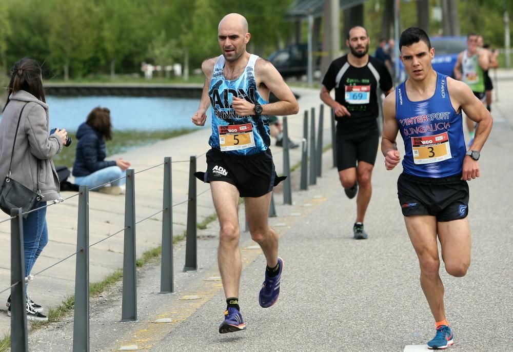 Los atletas alcanzan la excelencia en la carrera celebrada este sábado en el Cuvi.