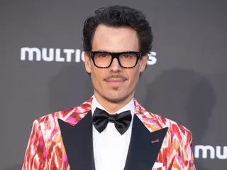 El truco viral del diseñador Juan Avellaneda para eliminar un enganchón en la ropa: solo necesitas una moneda