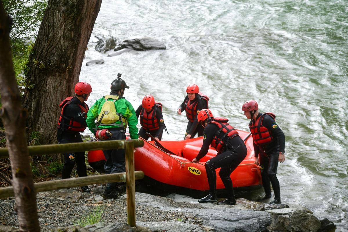 Diana Riba y Tomás Molina haciendo rafting en campaña