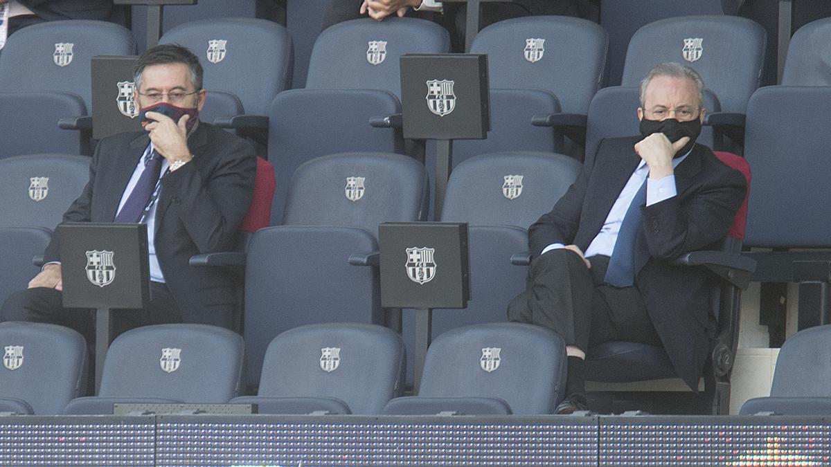 Bartomeu y Florentino, en el último clásico liguero en el Camp Nou en octubre del 2020.
