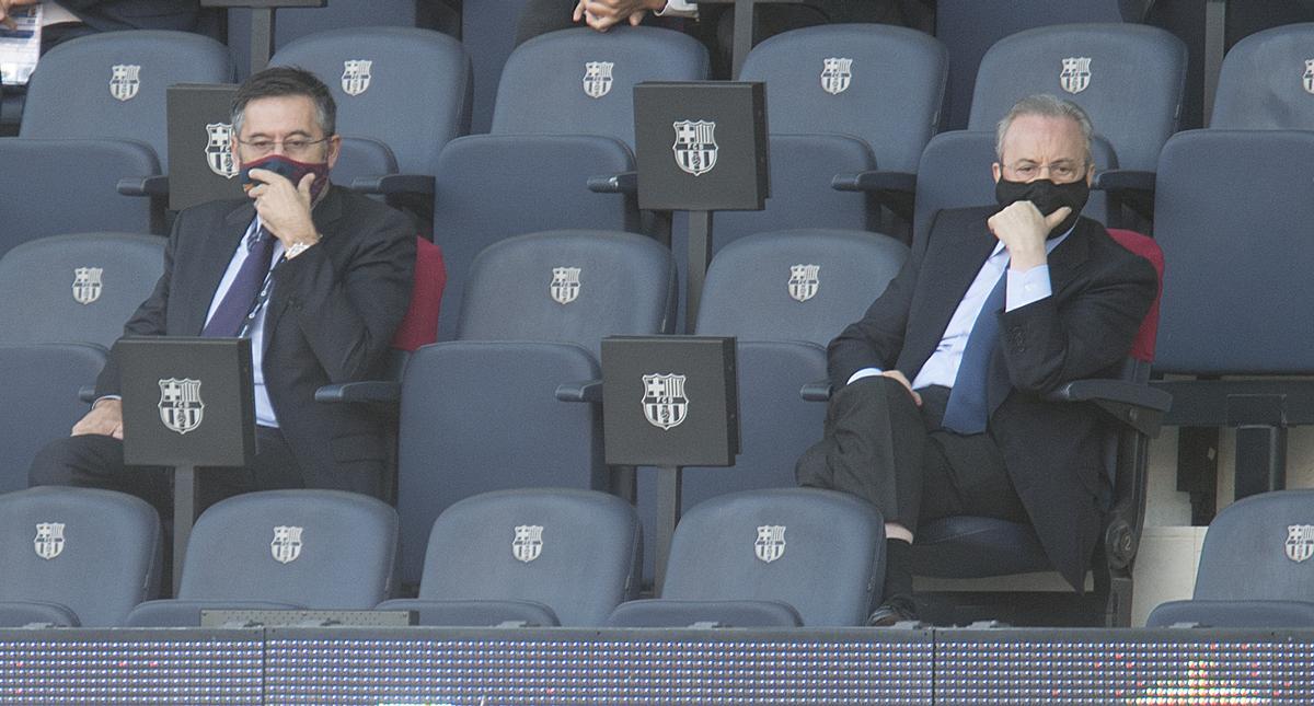 Bartomeu y Florentino, en el clásico liguero en el Camp Nou en octubre de 2020.