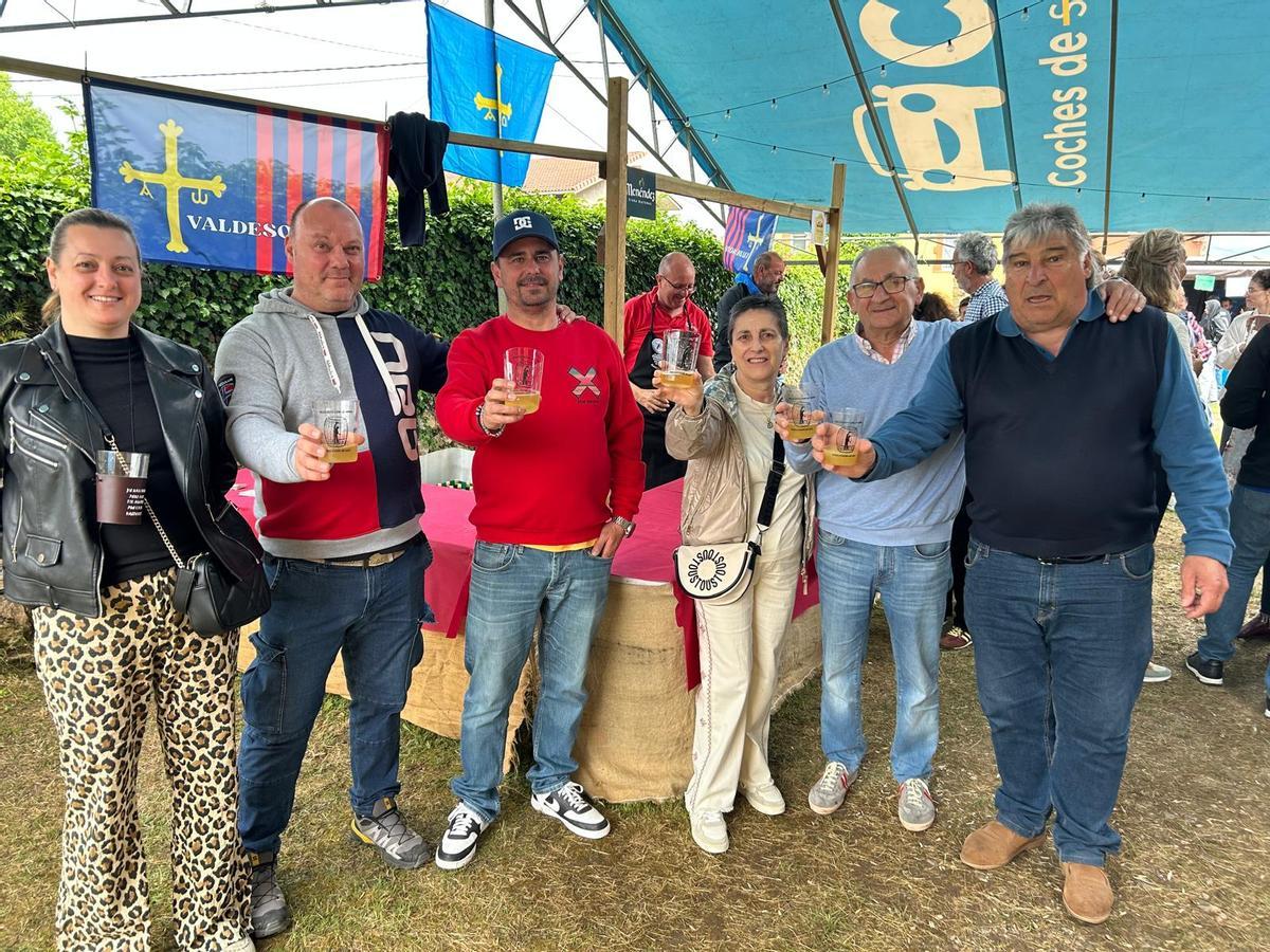 Por la izquierda, Vanesa Fueyo, Severino García, Isaac Fernández, Manuela Valle, Veli Sánchez y Martín Blanco.