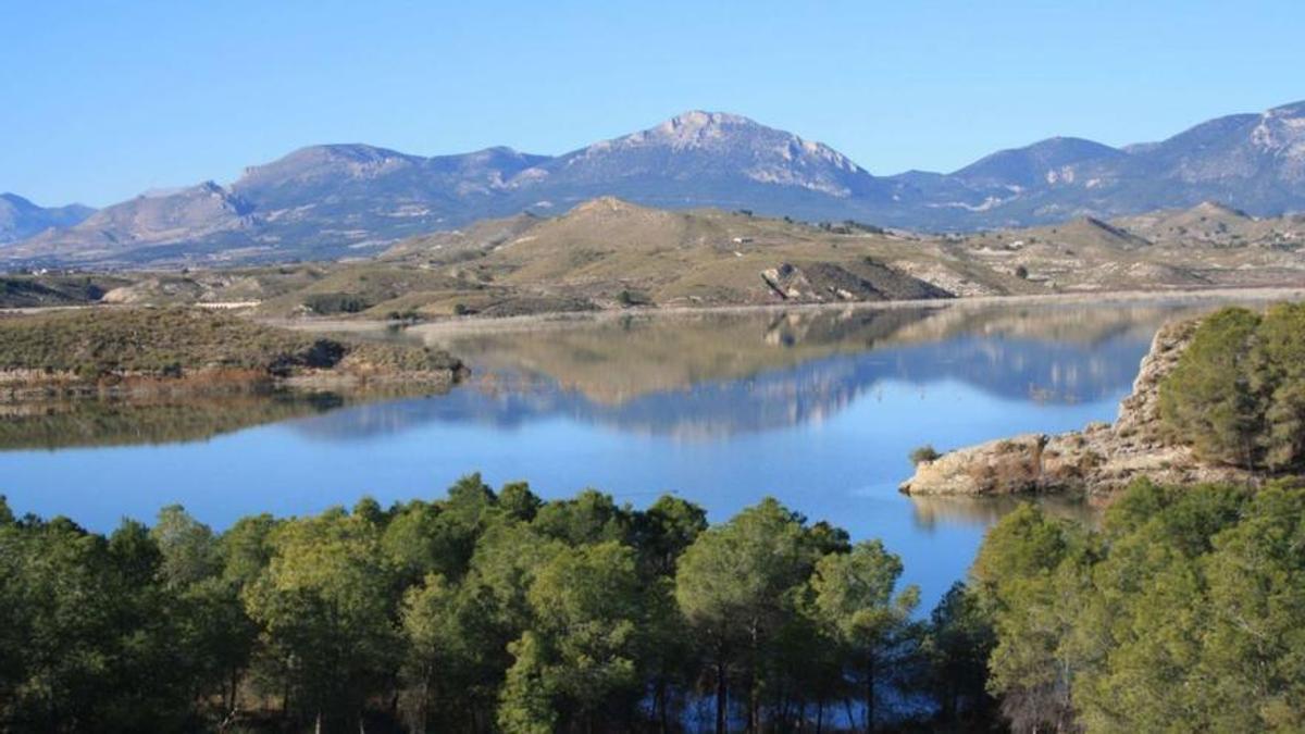 Las tierras altas de Lorca, con el embalse de Puentes.