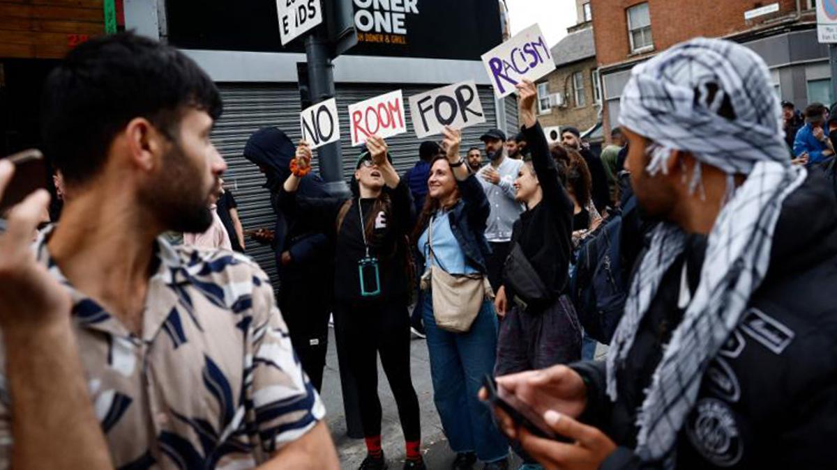 Multitudinaria manifestación antirracistas en Walthamstow, Londres