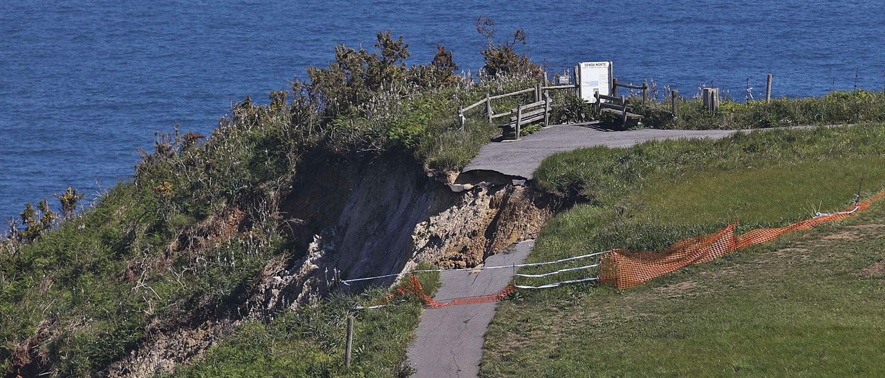 Argayo en la Senda Norte, la ruta costera en Castrillón, cerca de Santa María del Mar. | Ricardo Solís