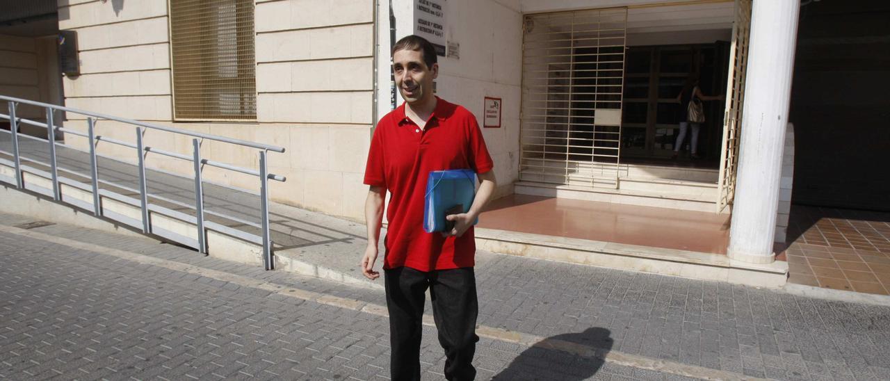 Alberto Castillo, al salir de los juzgados de Alzira en el año 2013.