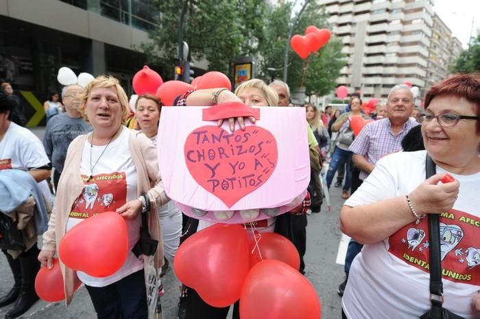 Manifestación de afectados por el cierre de iDenta