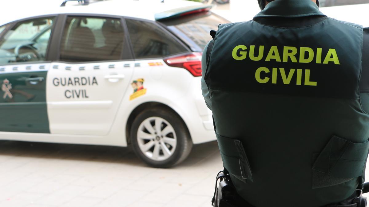 Agentes de la Guardia Civil durante una actuación en Mallorca.