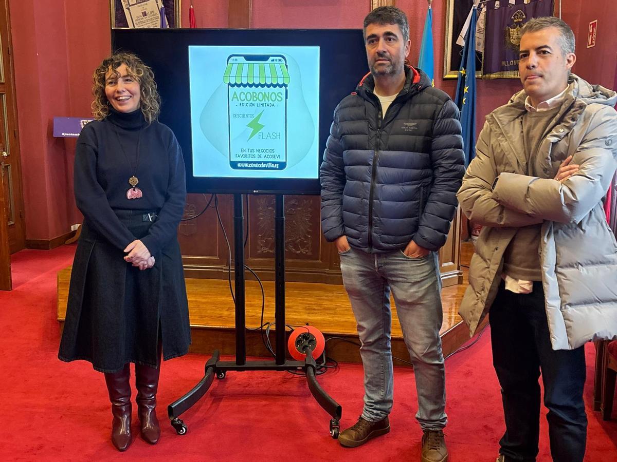 Por la izquierda, Rocío Vega, Ángel Ballina y Andrés Moreno, durante la presentación del programa