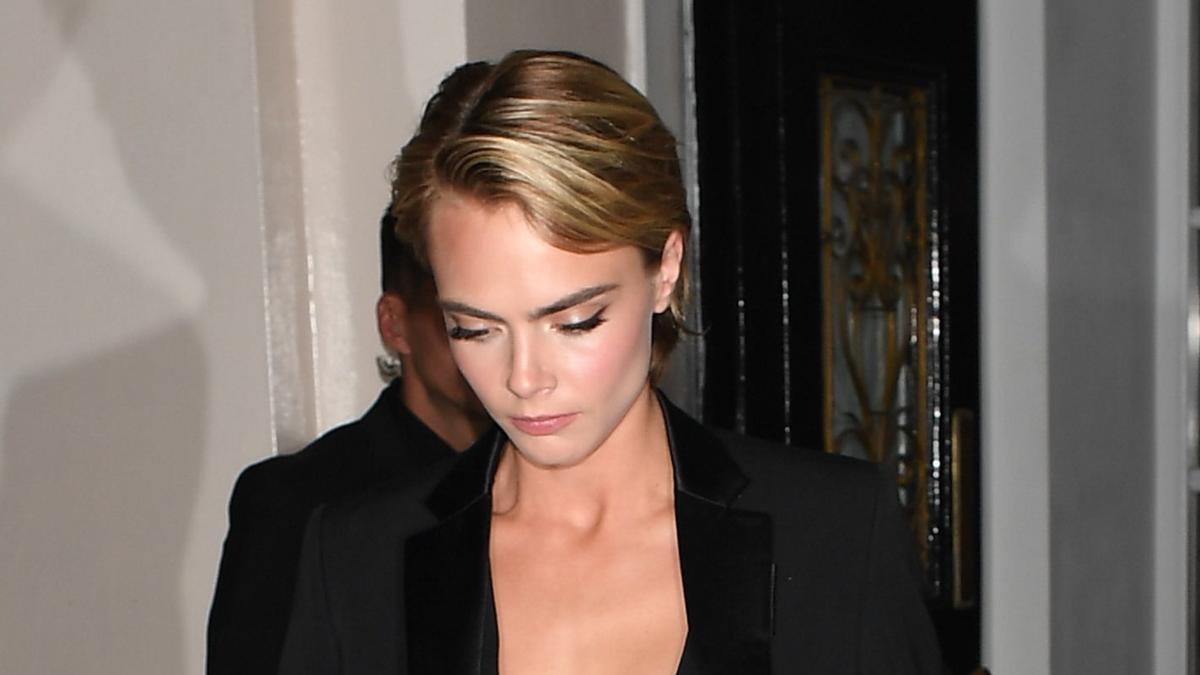 Cara Delevingne, súper elegante con un look 'total black'