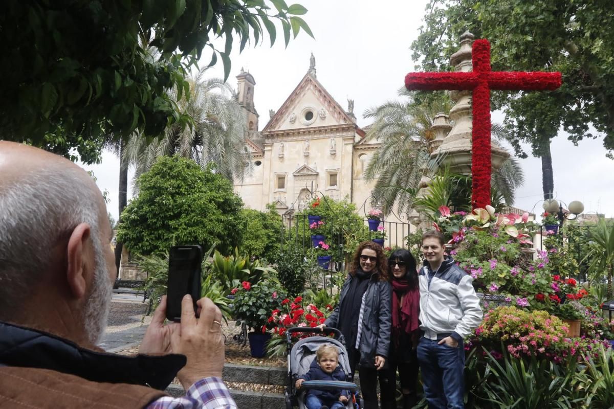 Fotogalería / El Huerto, Cañero y Los Emires ganan el concurso de Cruces