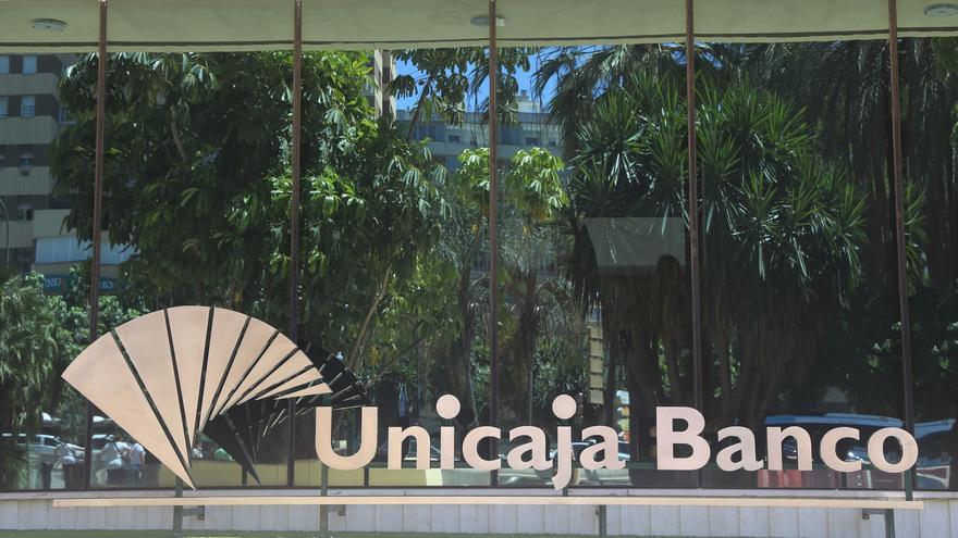 Unicaja Banco debuta en el Ibex 35 tras firmar una subida del 11% desde que se anunció su ingreso