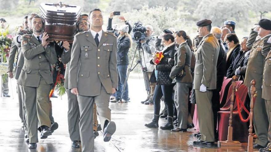 Salvas y honores militares para despedir a &quot;nuestro Javi&quot;