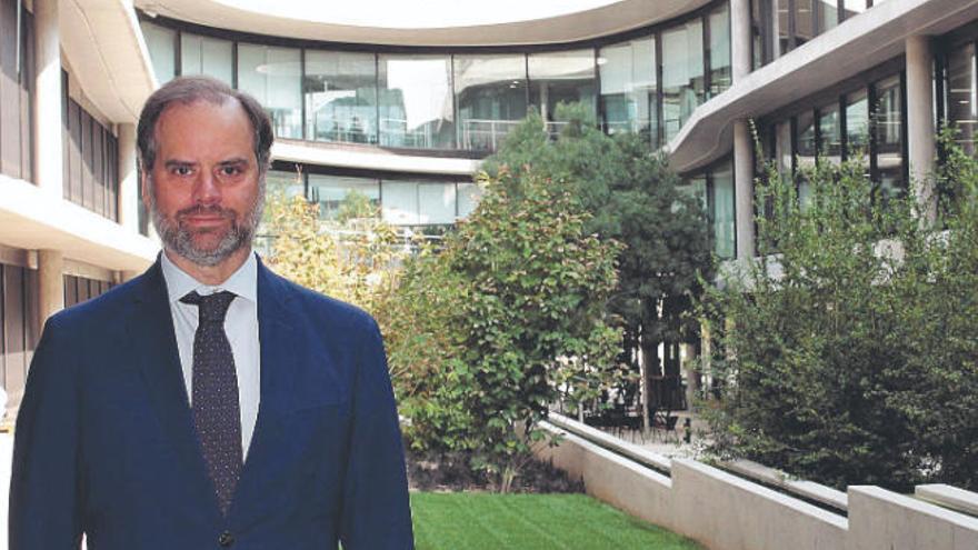 El director de Inversiones de Banca Privada de BBVA España, Enrique Marazuela, en la sede de la entidad financiera.