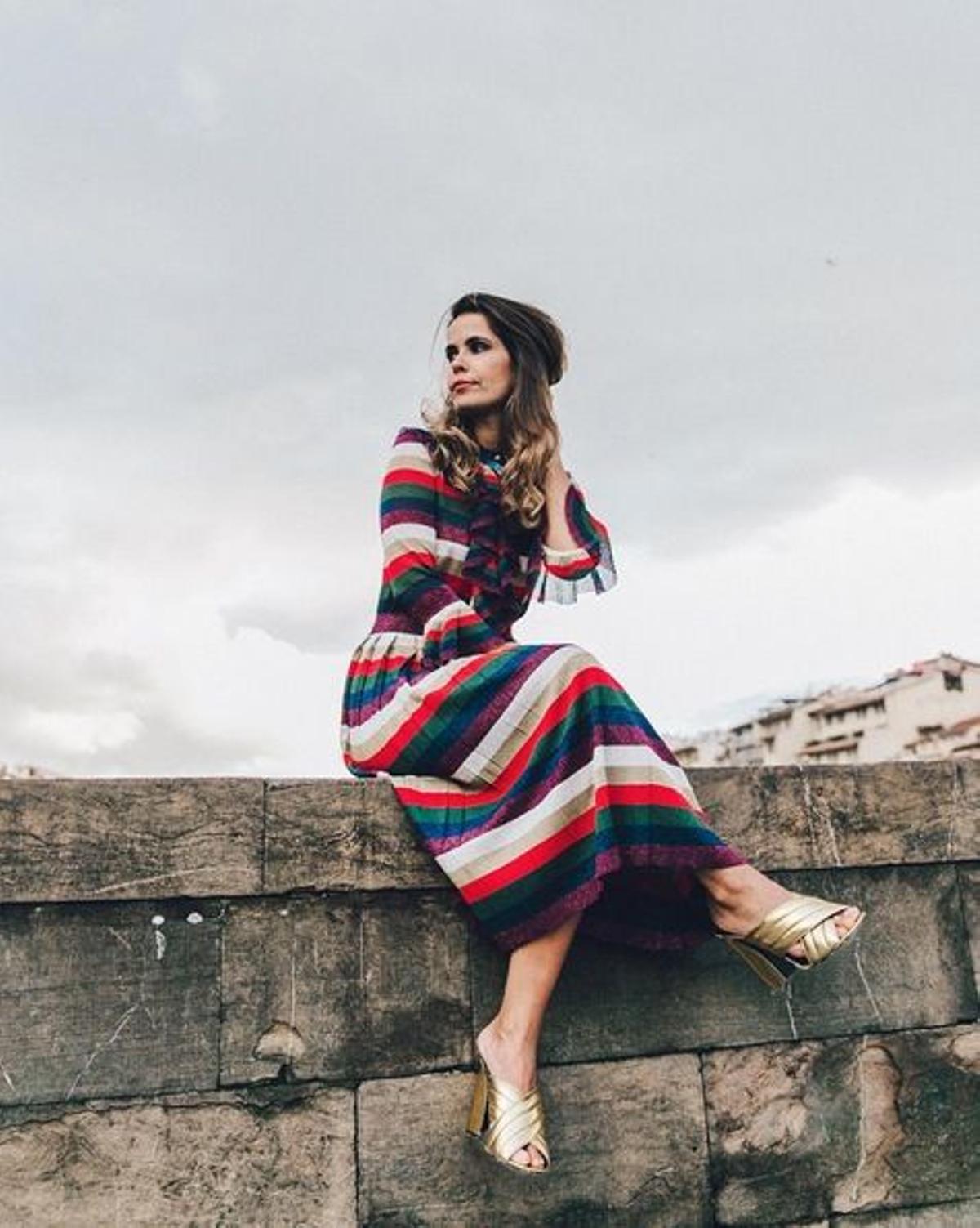 Sara Escudero con vestido a rayas de Gucci