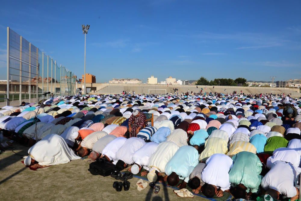 Tres mil musulmanes despiden el Ramadán en el Germans Escales