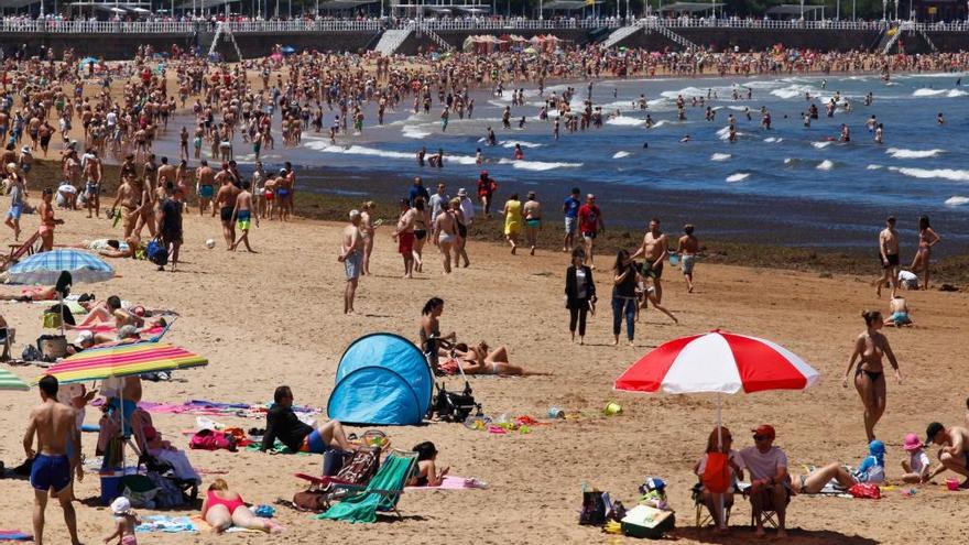 Jornada de sol y playa en Asturias