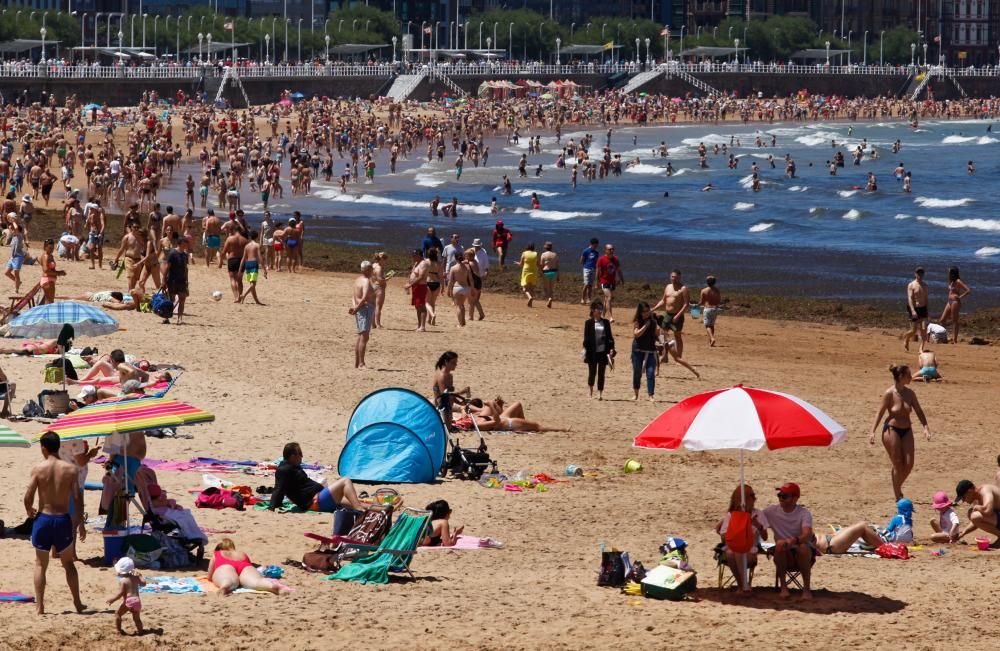 Jornada de sol y playa en Asturias