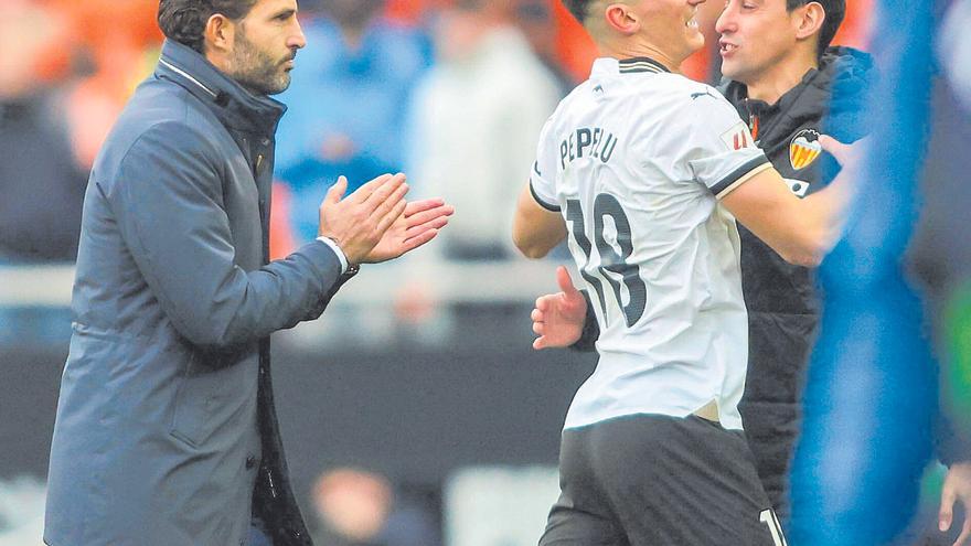 El Valencia CF celebra su 105 aniversario con la voz de Baraja