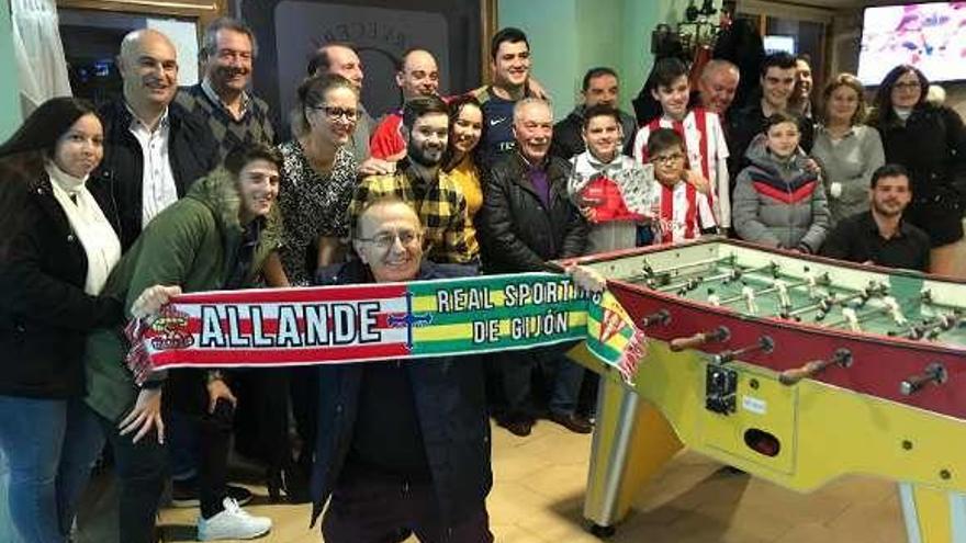 Irene Martínez, del Sporting Femenino, en la fiesta de aniversario de la peña de Allande