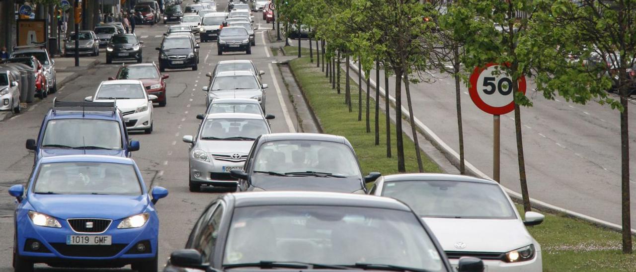 Si voy en coche a Gijón, ¿necesito distintivo ambiental? y otras dudas  sobre esta nueva medida