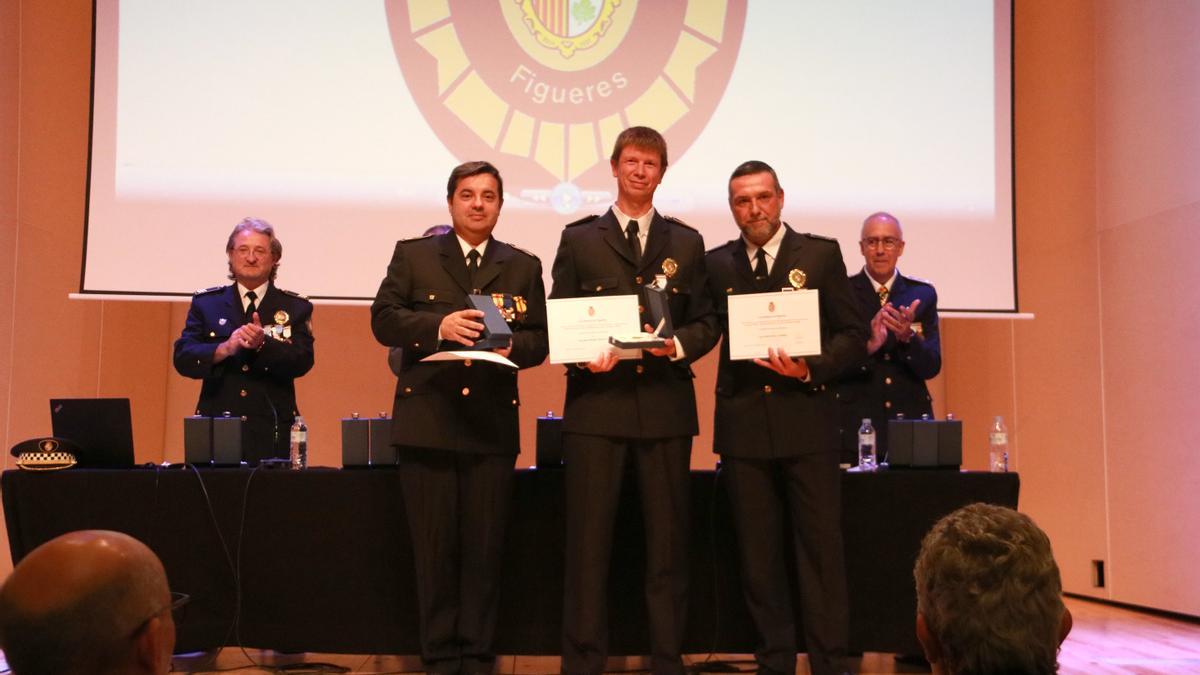 Tres agents de la Guàrdia Urbana de Figueres condecorats