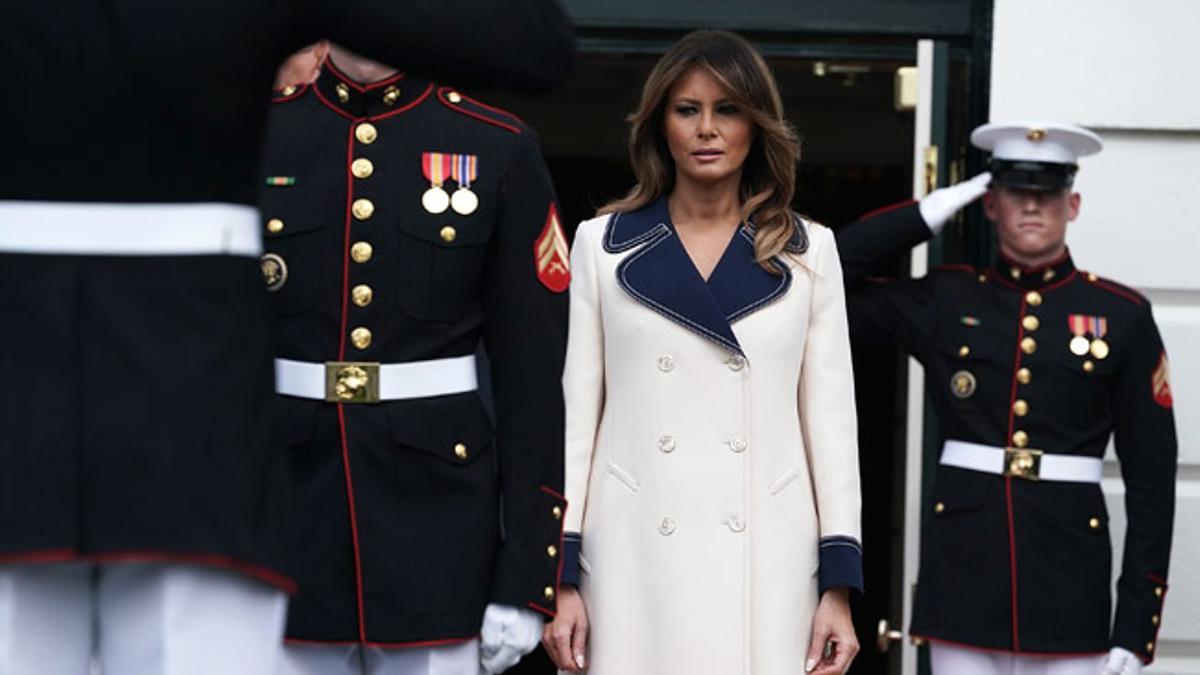 El abrigo blanco y azul de Gucci de Melania Trump