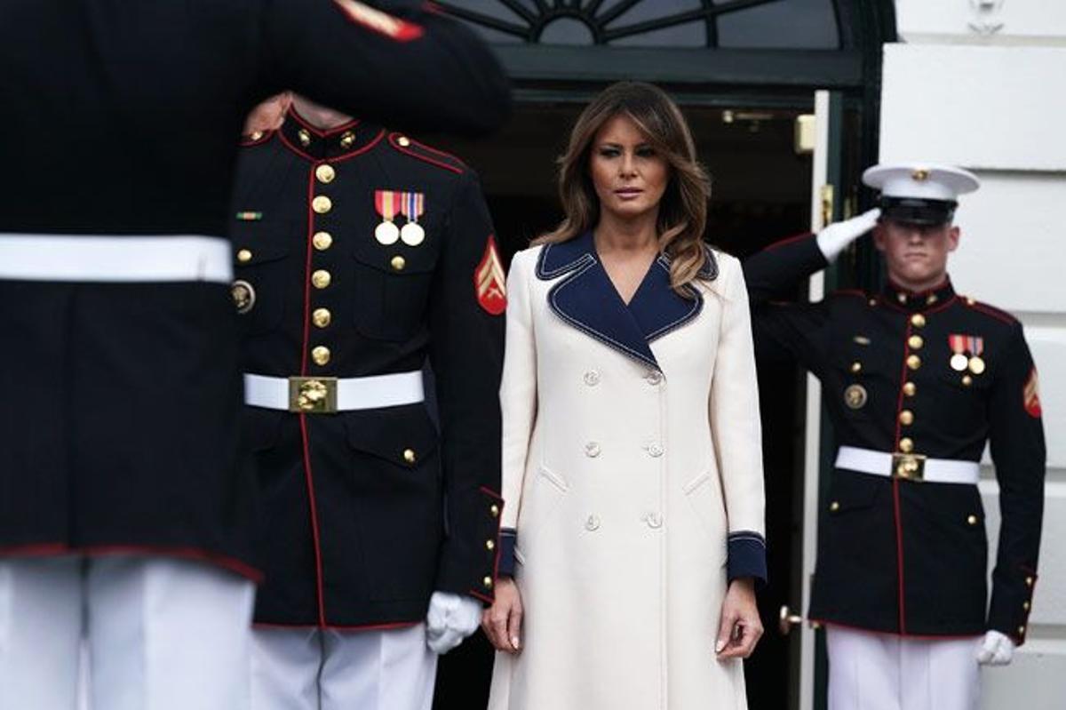 El abrigo blanco y azul de Gucci de Melania Trump