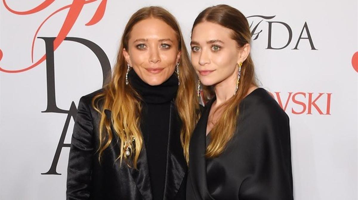 Les germanes Olsen, a la gala de la CFDA 2015, celebrada a Nova York. Les germanes Olsen, a la gala de la CFDA 2015, celebrada a Nova York.