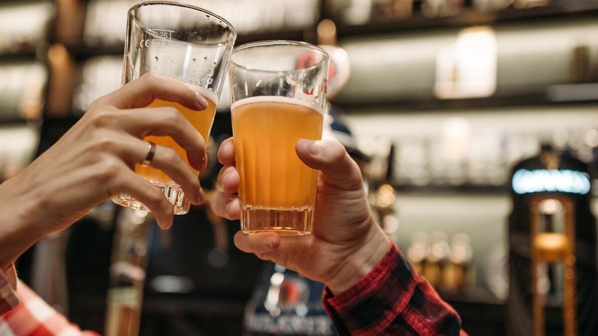 Por qué hay una bola blanca de plástico en las cervezas de Guinness?