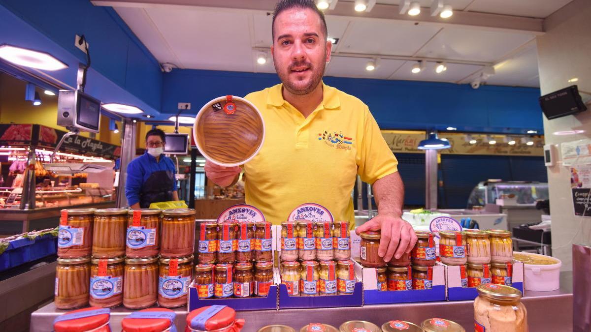Xavi Martínez Escudero és empresari i comerciant de peix des de l&#039;any 1997.