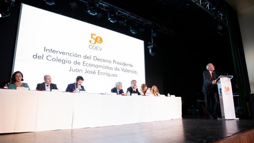 El Colegio de Economistas de Valencia celebra su 50 aniversario apelando a su labor en las empresas