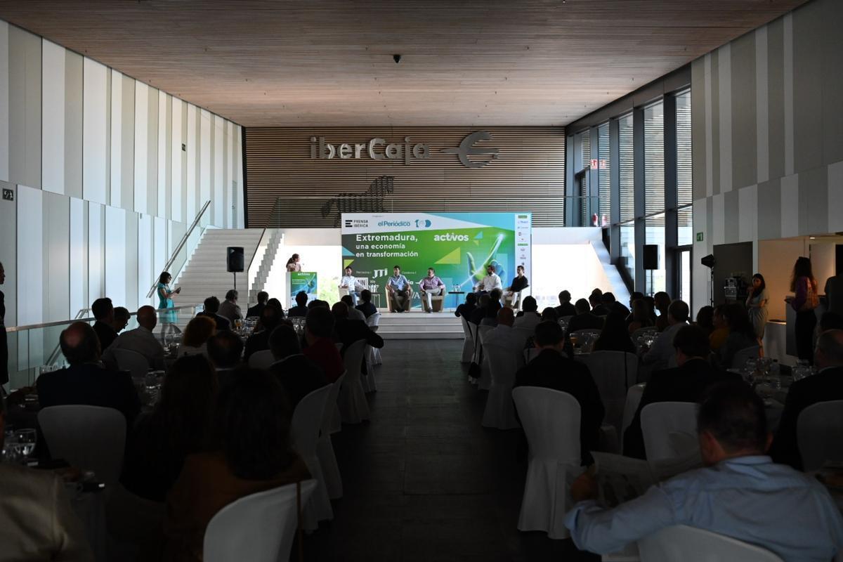 De izquierda a derecha Irene Rangel, periodista de El Periódico Extremadura; Suso Merino, CEO de la start-up Lapsowork; Jesús Gumiel, fundador de Competize; Santigo del Pozo, fundador de Veyve y Abraham López e Ignacio Prieto, fundadores de Correcto.