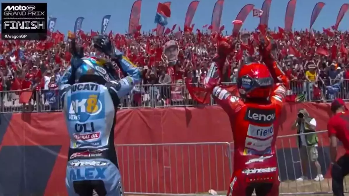 Lo que no se vio del GP de Aragón: del baile viral de los Márquez a la histórica victoria por 3 milésimas