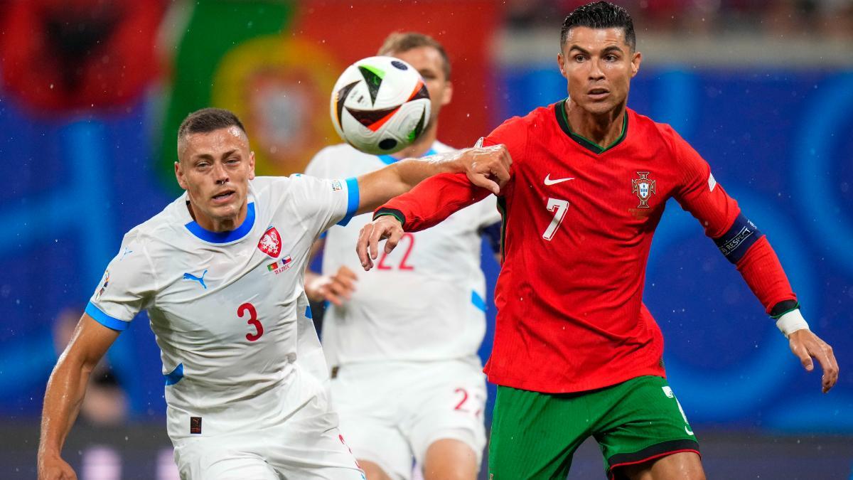 Imagen del choque entre Portugal y República Checa en Leipzig
