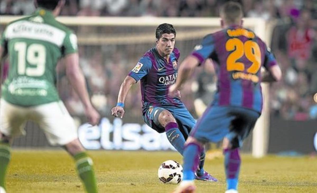 Luis Suárez controla la pilota en el seu debut com a blaugrana, en què va jugar un quart d’hora contra el León. Luis Suárez controla la pilota en el seu debut com a blaugrana, en què va jugar un quart d’hora contra el León.