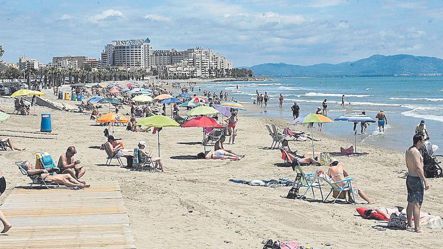 La popular playa de Orpesa, Morro de Gos, durante el pasado verano en un día soleado.