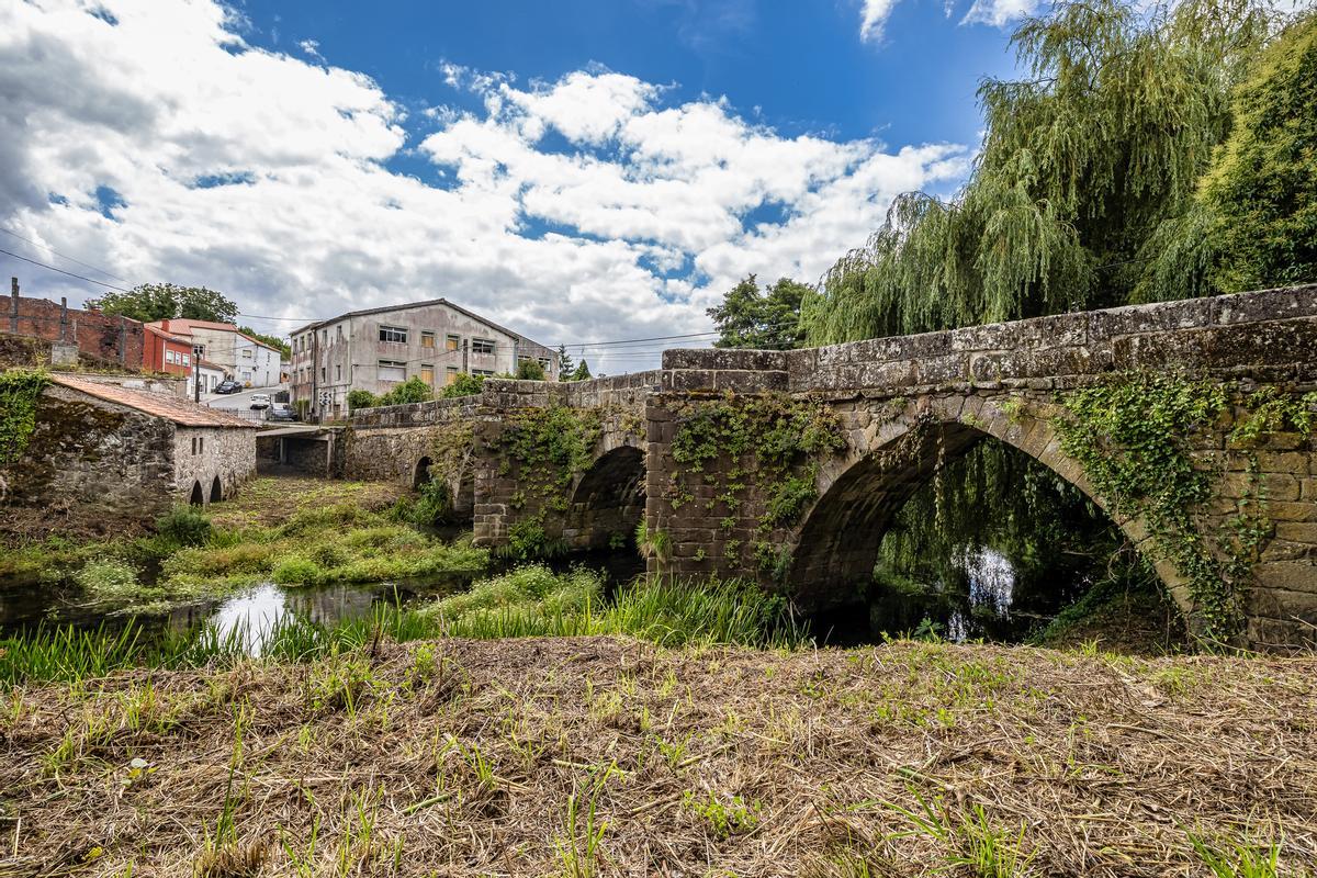 El puente medieval sobre la ría de Noia
