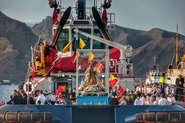 Embarcación de la Virgen del Carmen en el Puerto de Santa Cruz de Tenerife, julio 2022