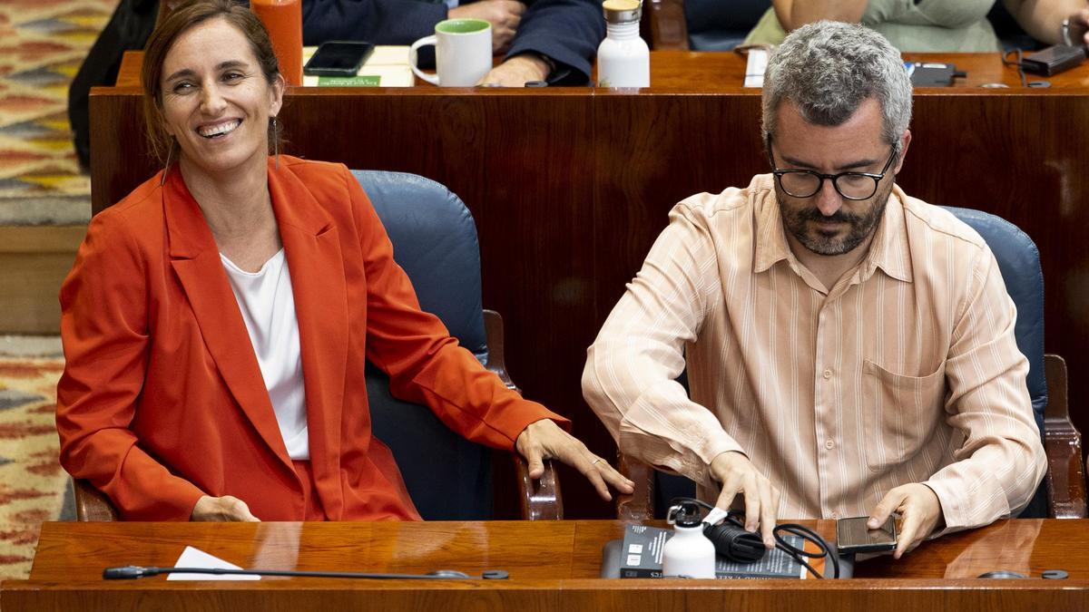 Mónica García junto a Javier Padilla, su número dos en la Asamblea de Madrid.