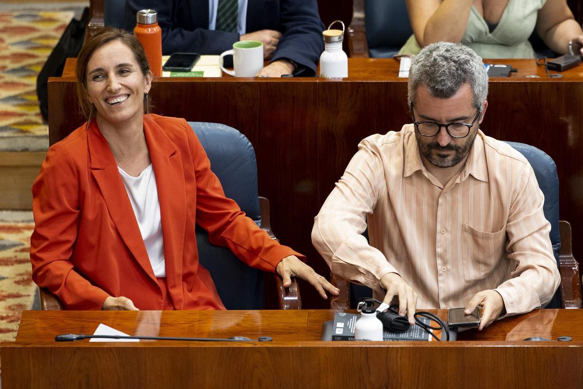 Mónica García junto a Javier Padilla, su número dos en la Asamblea de Madrid.