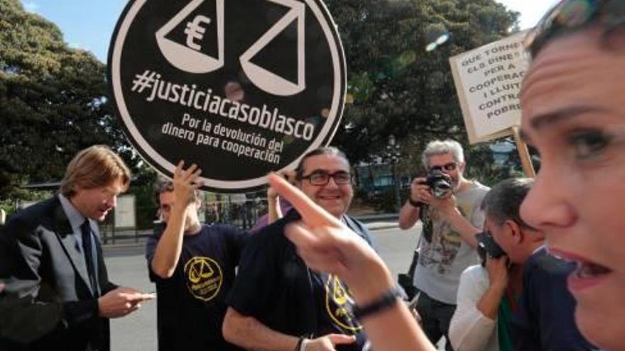 Manifestación de las ONG por el caso Blasco.