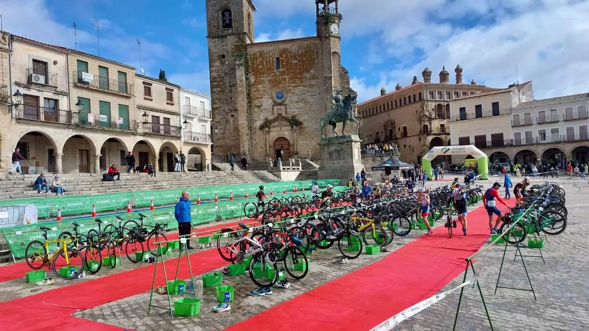 Ciclismo y atletismo llenan de ambiente Trujillo