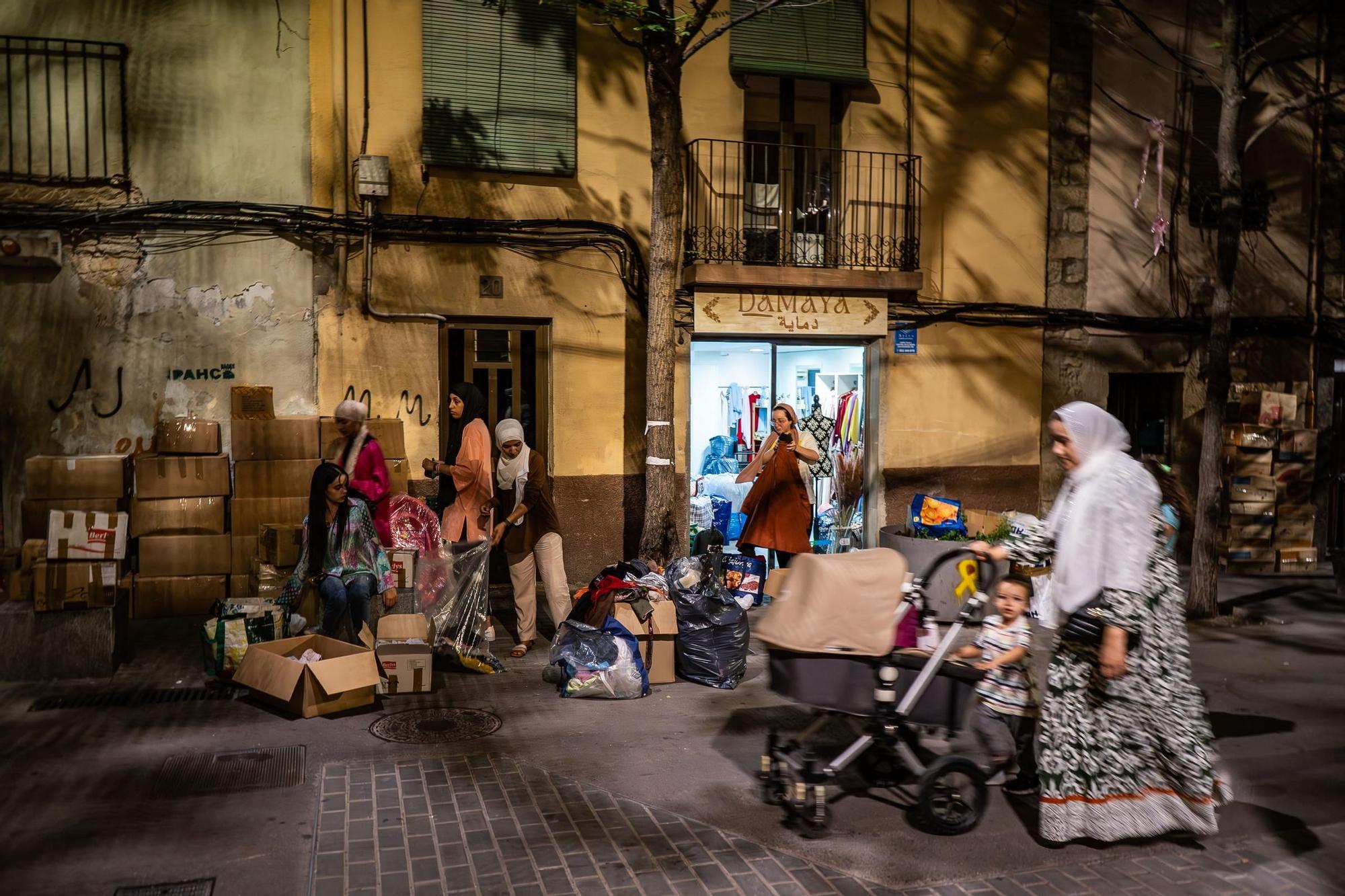 Mobilització veïnal a Manresa per ajudar el Marroc, en imatges