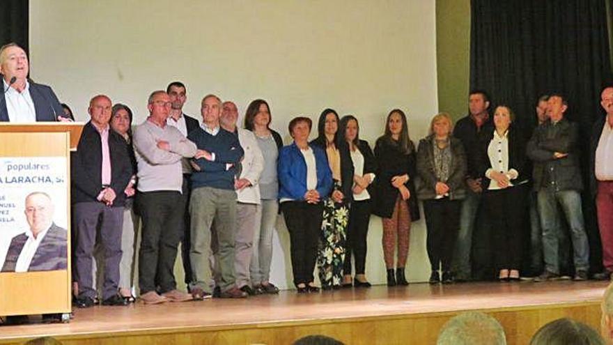 Integrantes de la candidatura del PP larachés en el acto de presentación.