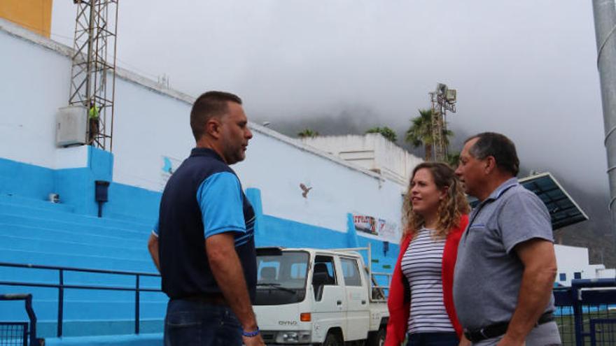 Visita de concejales al estadio Los Príncipes.