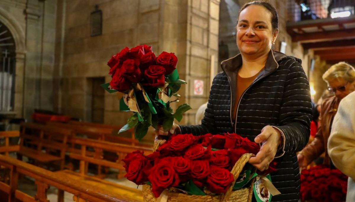 Beatriz Rossi compró cien rosas para bendecirlas y regalarlas.  | // I. ABELLA