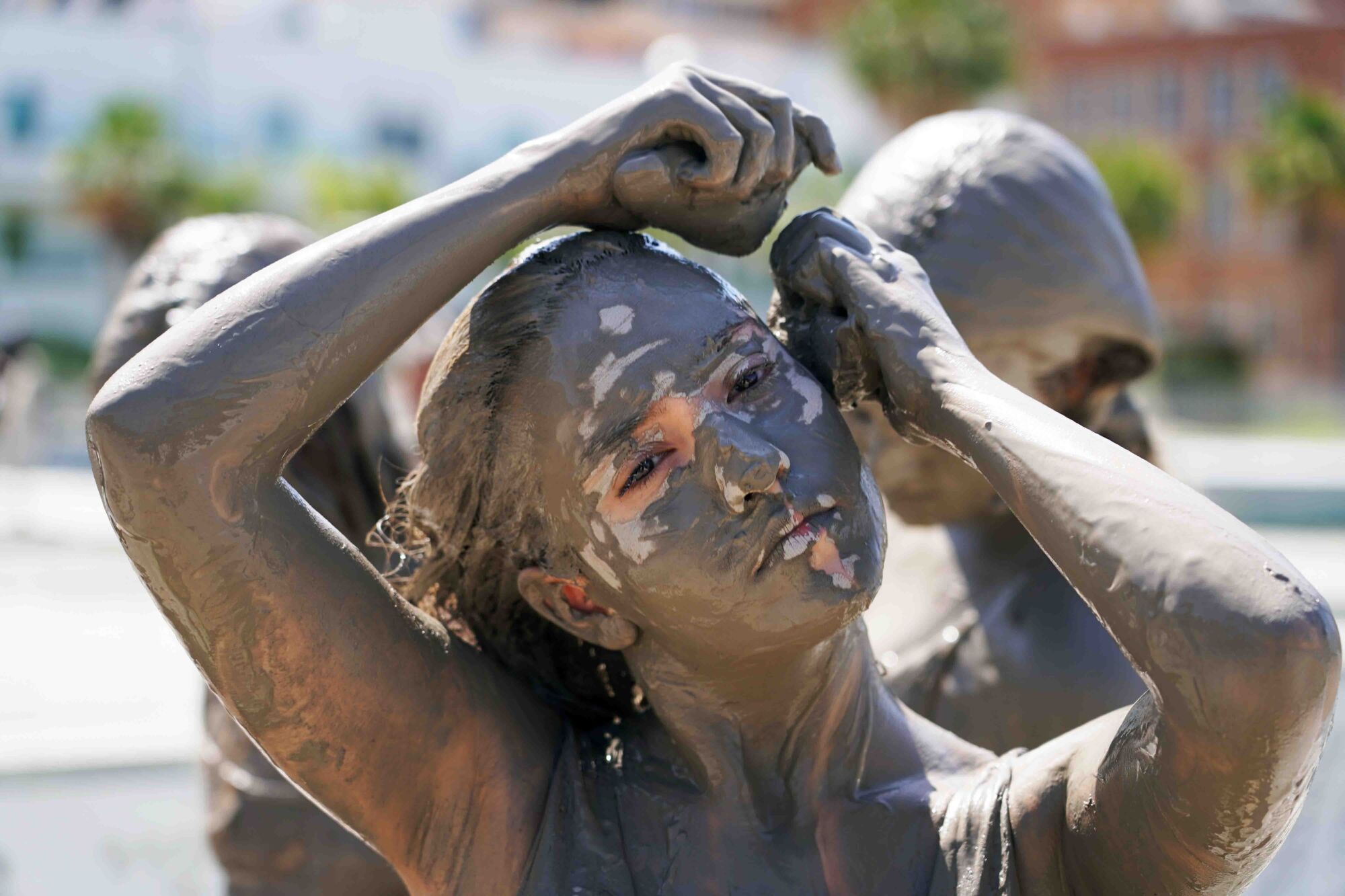 La compañía catalana está hasta este domingo en la capital con su obra ‘SONS: ser o no ser’, de la que este jueves representó un acto en el Muelle 1. 
