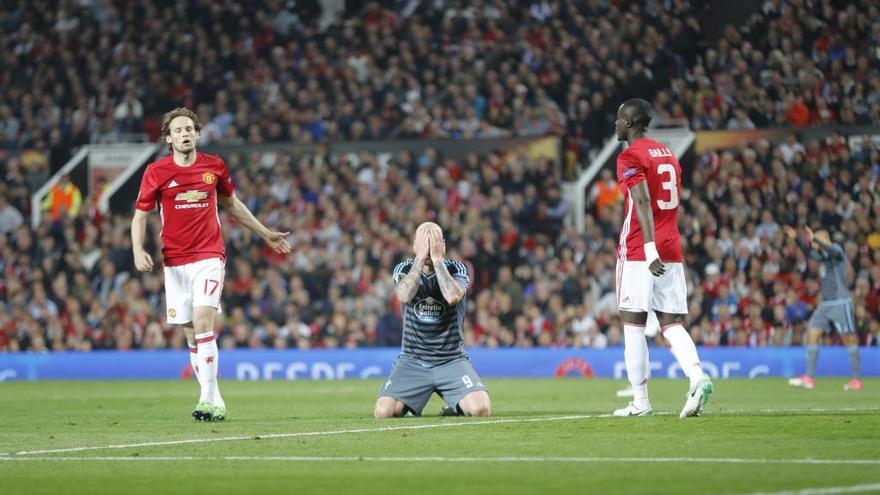 Guidetti lamenta la ocasión fallada en el descuento en Old Trafford.