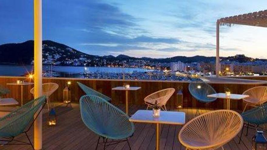 Imagen de la terraza del restaurante del Aguas de Ibiza.